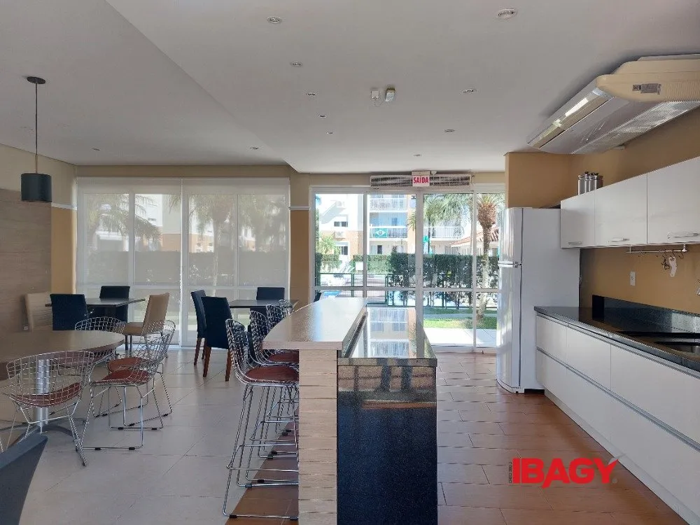 Apartamento de 2 dormitorios con balcón cerrado — photo 24