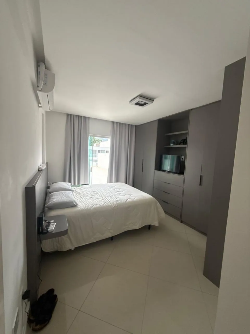 Furnished house with 5 bedrooms, 5 baths and a balcony