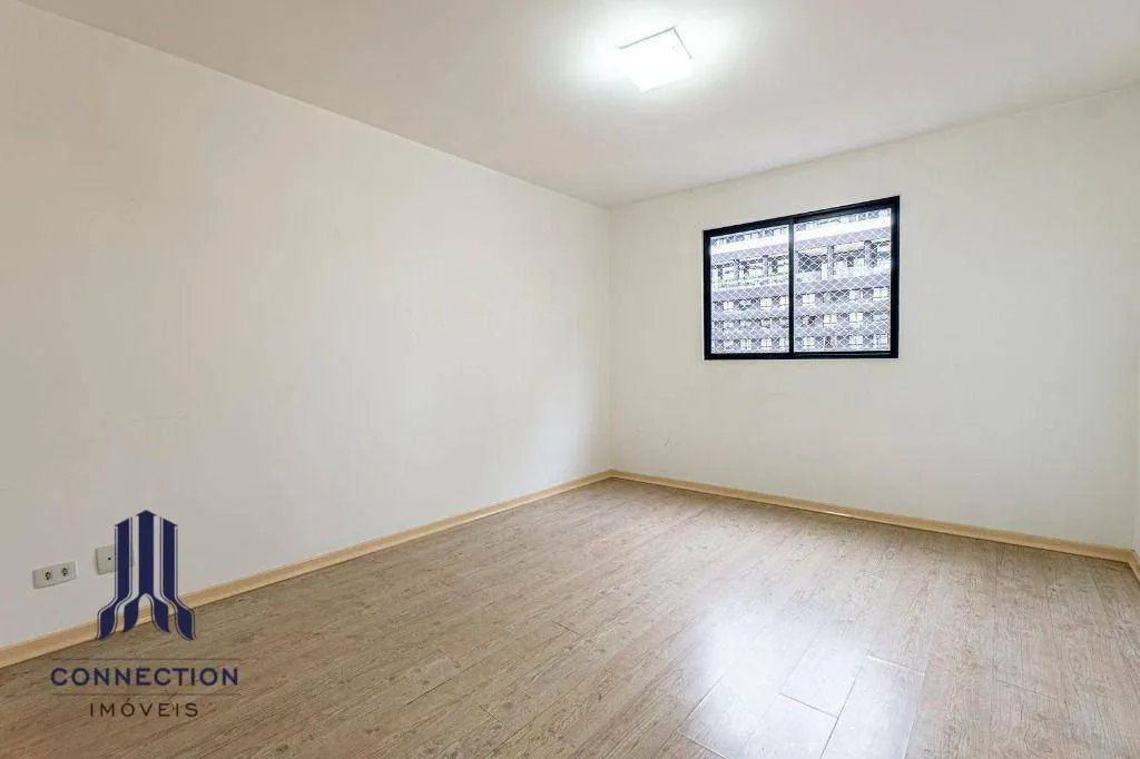 Furnished 2-bedroom apartment with open-plan gas kitchen — photo 9
