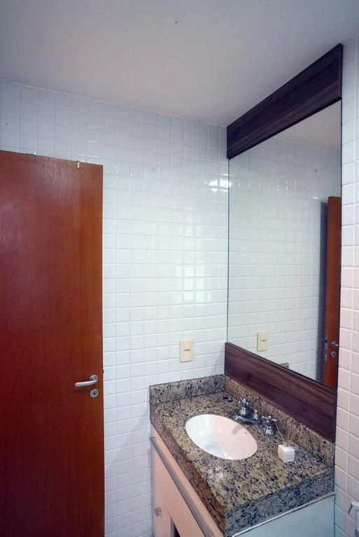 Jacuzzi in a 4-bedroom apartment, 233 m² — photo 40