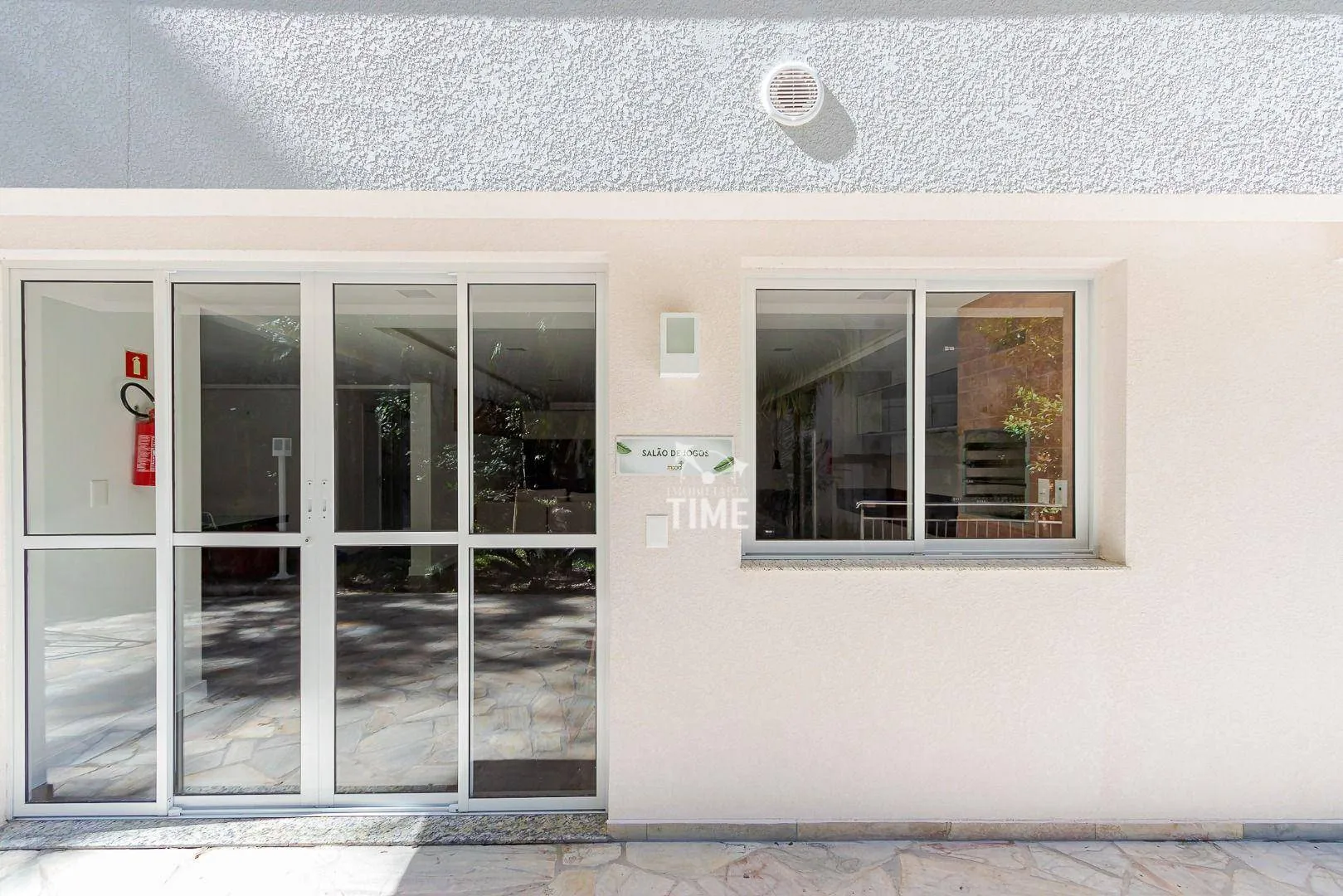 Balcony with a grill in a 3-bedroom apartment, 107 m² — photo 38