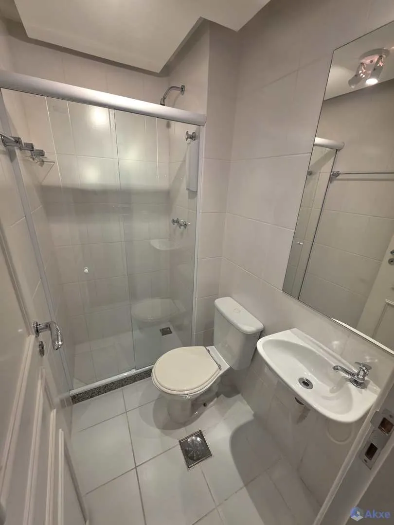 2-bedroom apartment with an enclosed glass balcony — photo 9