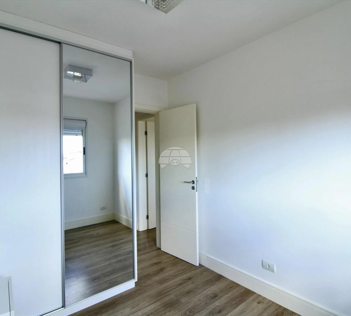 Balcony with a grill in a 2-bedroom apartment, 72 m² — photo 21