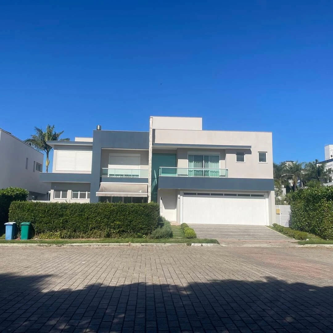 5-bedroom house with a glass-enclosed balcony — photo 29