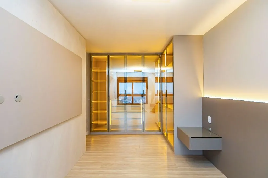 2-bedroom apartment with open-plan kitchen and parking — photo 15