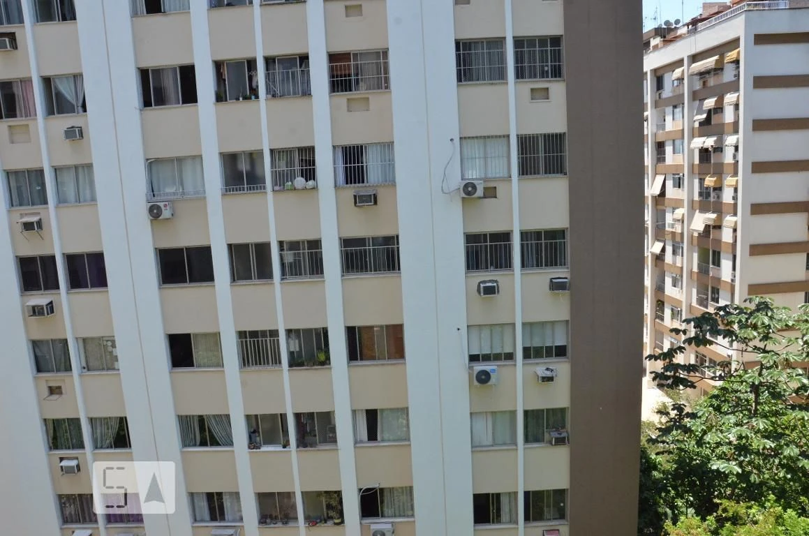2-bedroom apartment in a building with a pool — photo 39