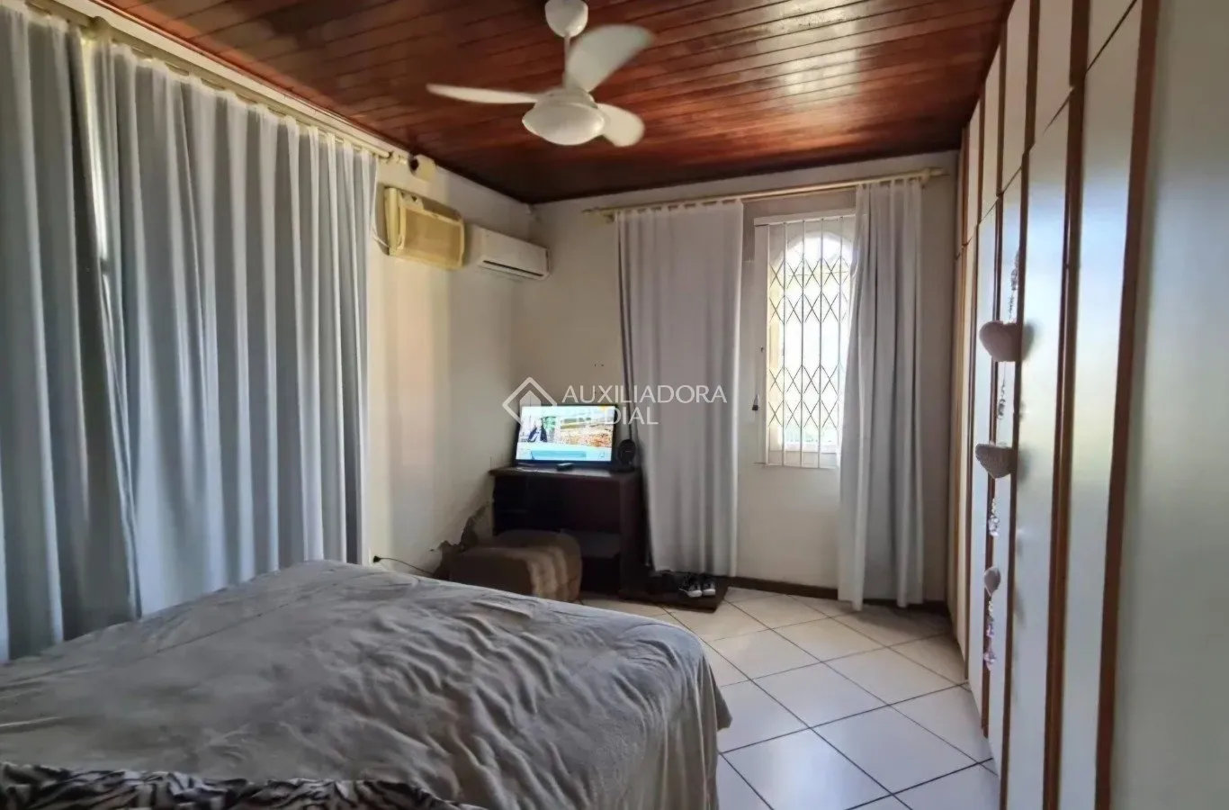 Casa con 5 dormitorios y cocina independiente con cocina a gas — photo 10