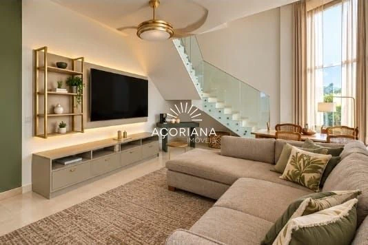Private pool in a 5-bedroom house, 278 m²
