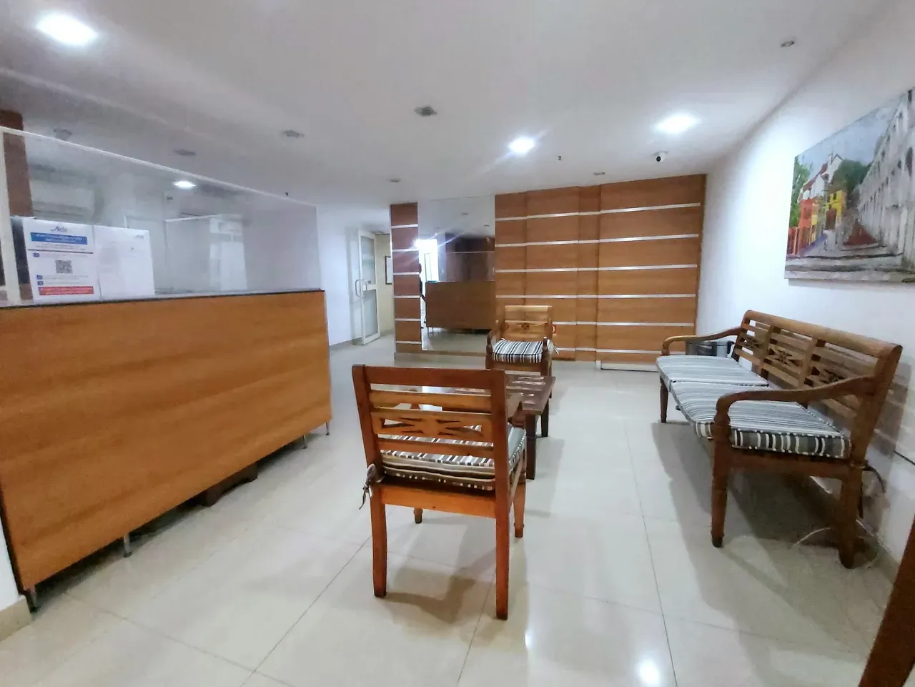 One-bedroom apartment in a building with a gym — photo 20