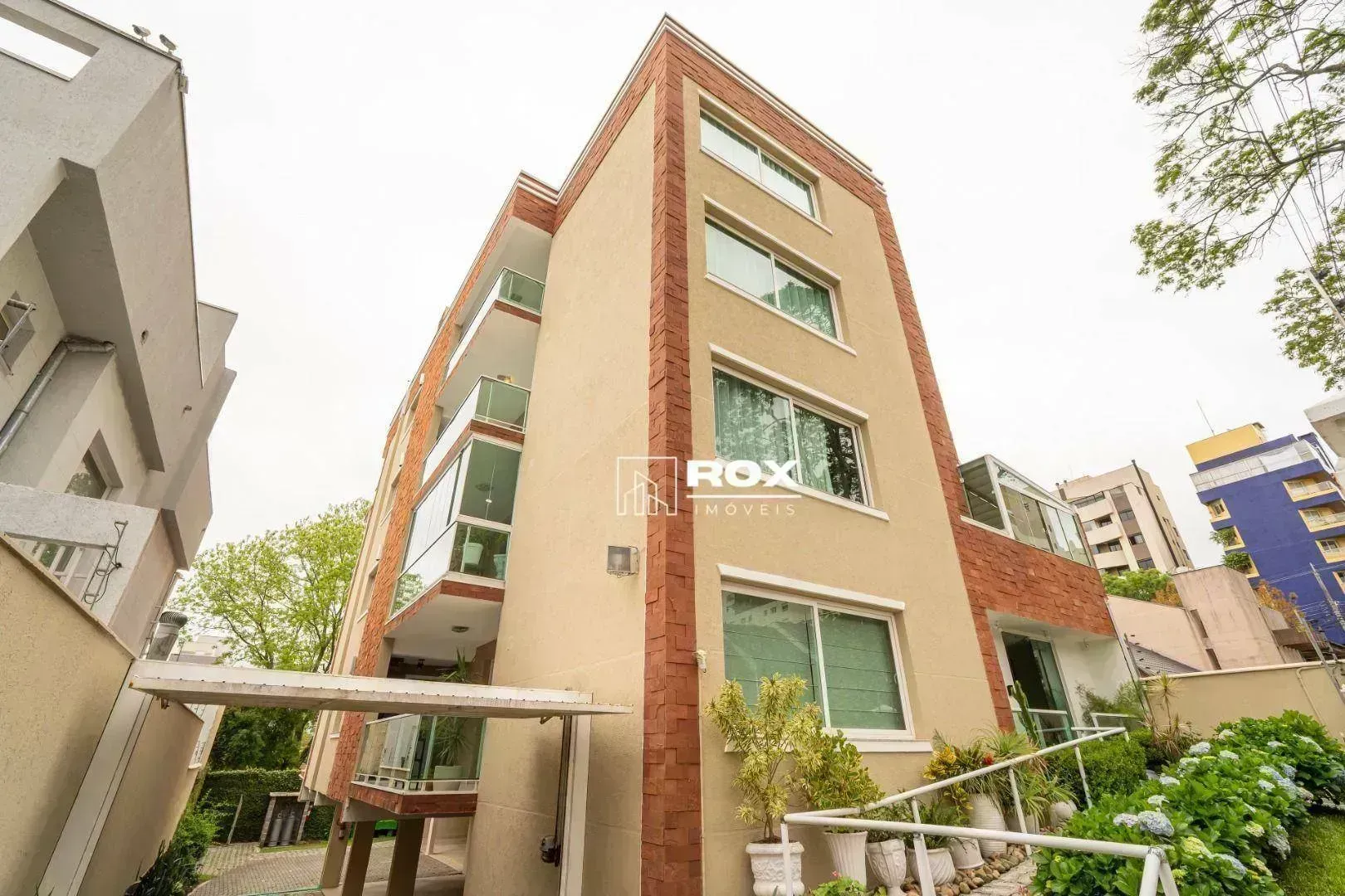 Furnished apartment, 179 m², with a fireplace — photo 5