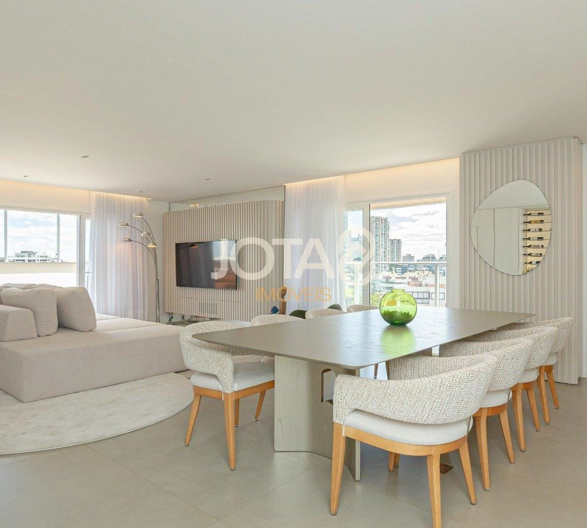 Floor-to-ceiling windows in a 3-bedroom apartment, 194 m² — photo 7