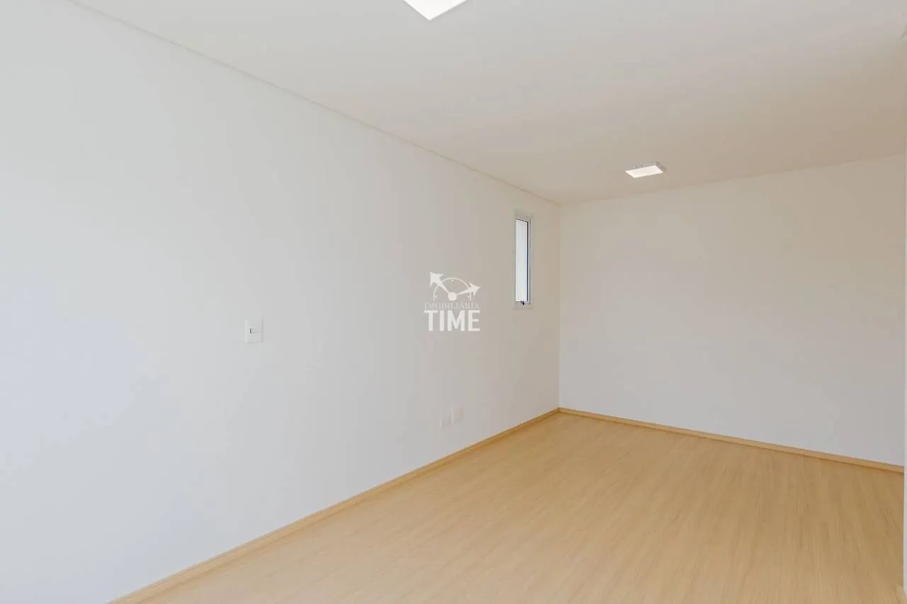 Balcony with a grill in a 3-bedroom apartment, 107 m² — photo 21