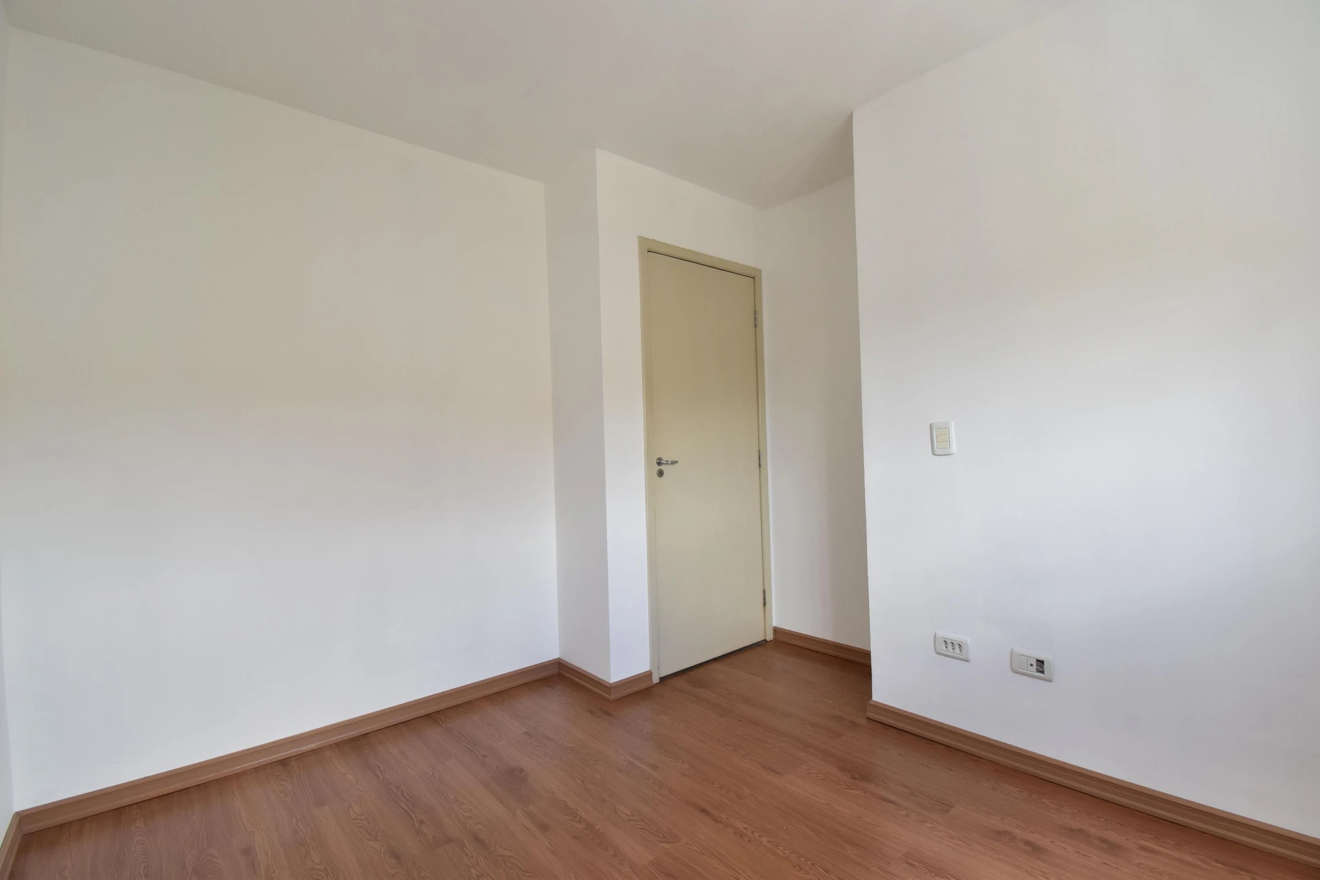 Wood or laminate floors in a 3-bedroom apartment, 53 m² — photo 27