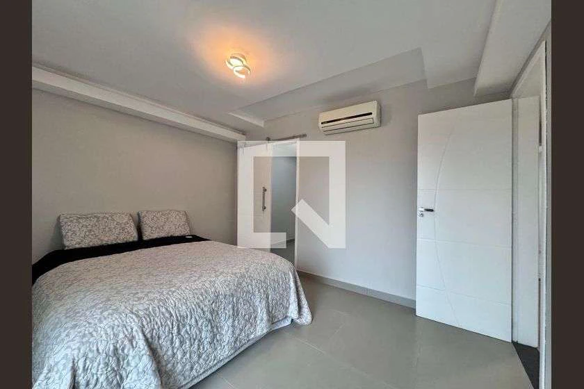 House 280 m² with 4 bedrooms and 3 bathrooms — photo 7