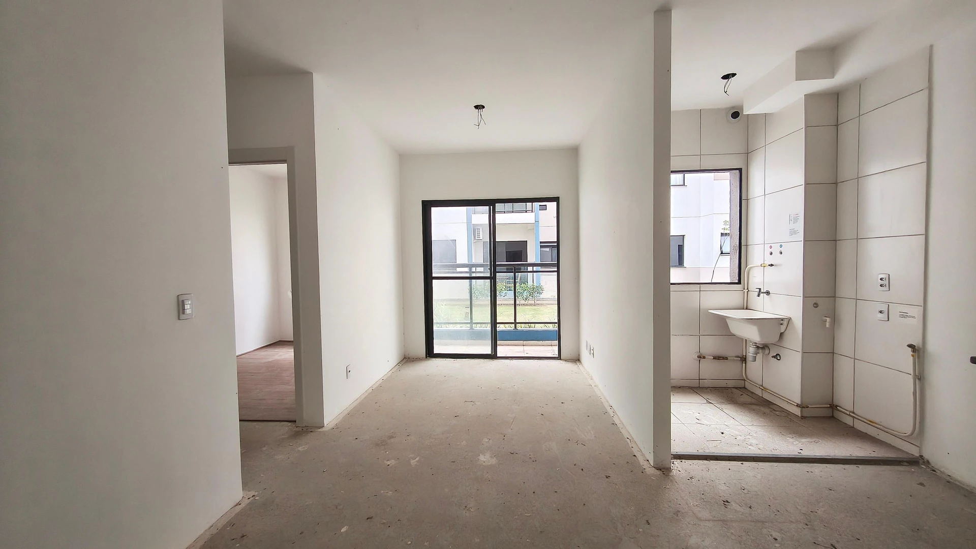2-bedroom apartment in a building with a gym — photo 19