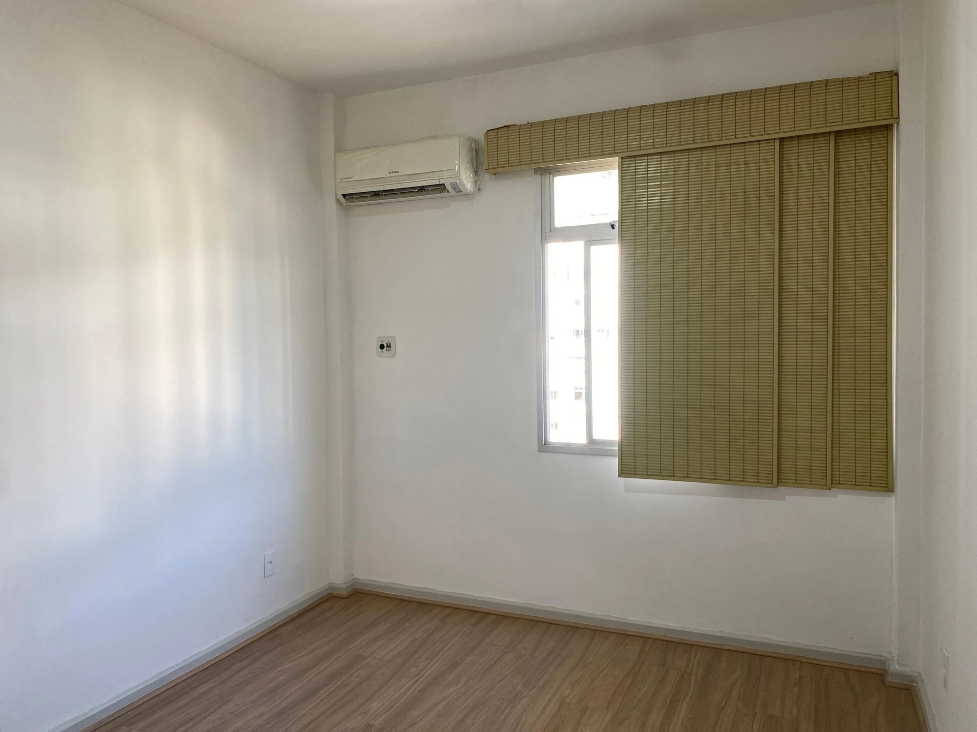 Apartment with 3 bedrooms and built-in wardrobes — photo 37
