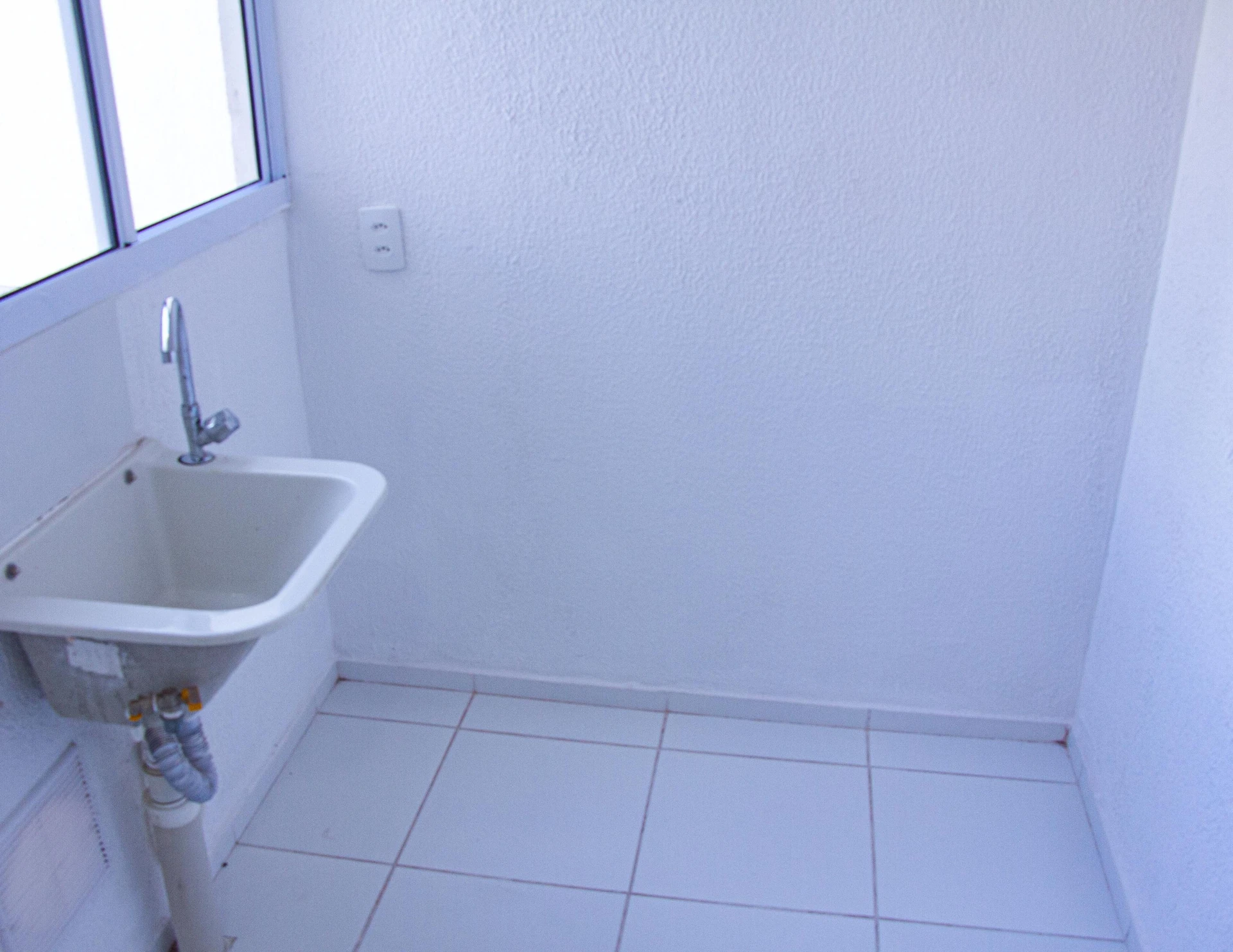 2-bedroom unfurnished apartment with private garden — photo 2