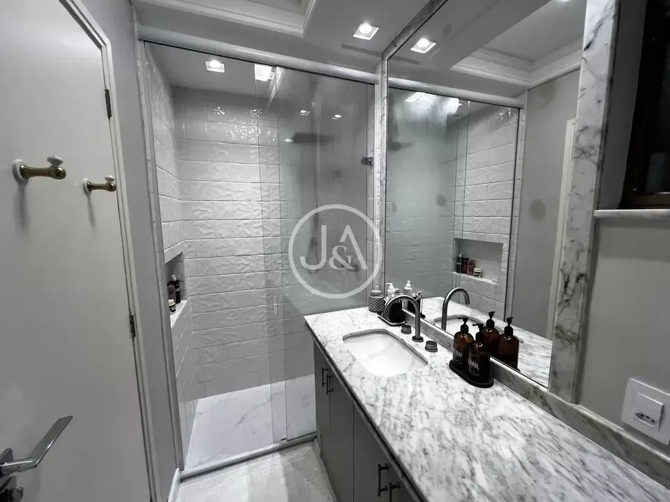 Furnished 3-bedroom apartment with 155 m² — photo 8