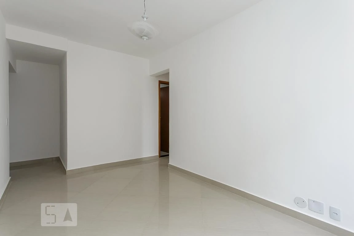 2-bedroom apartment in a building with a gym — photo 16