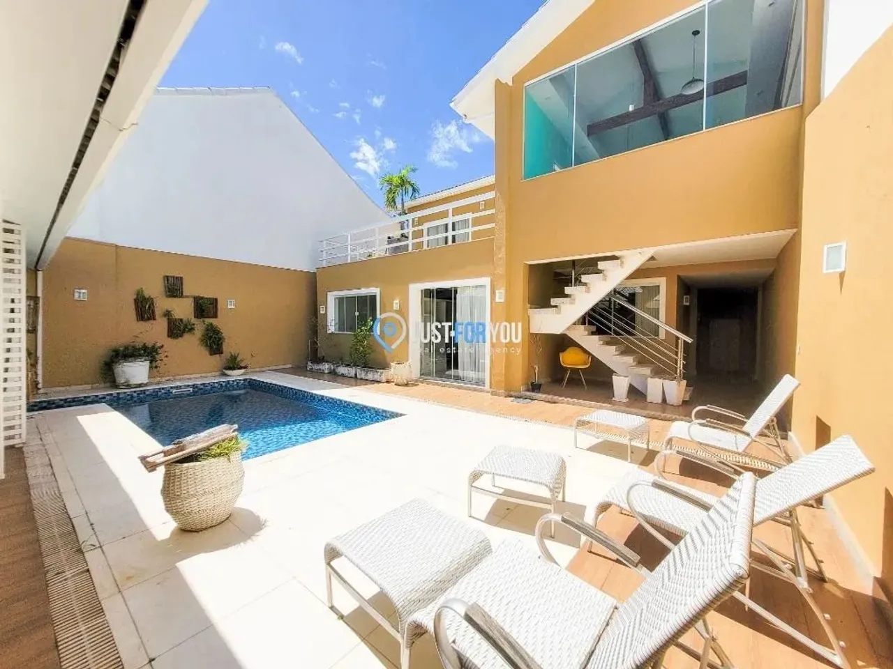 Furnished house with 5 bedrooms and 480 m² — photo 13