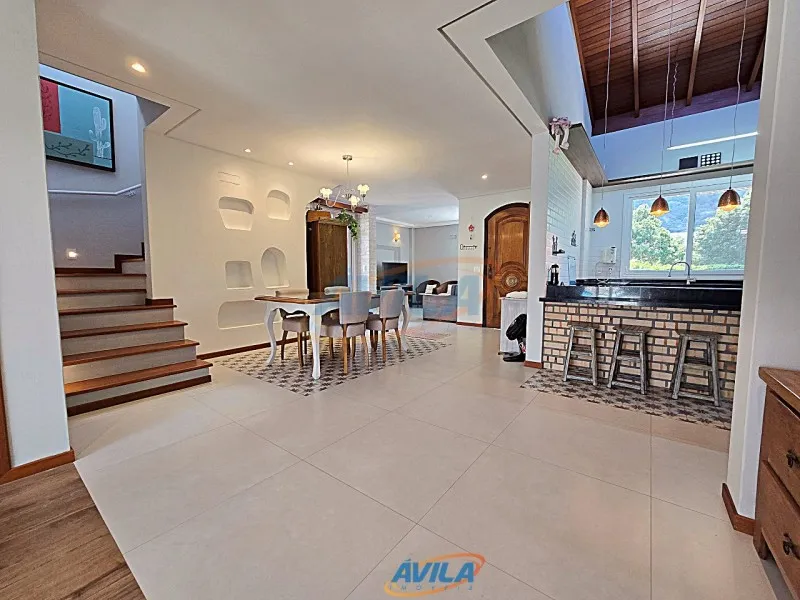 Casa mobiliada com 4 quartos e cozinha em conceito aberto — photo 22