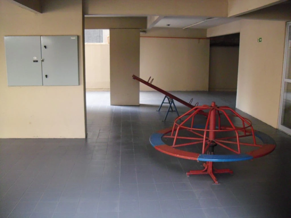 2-bedroom apartment with wood or laminate floors — photo 28