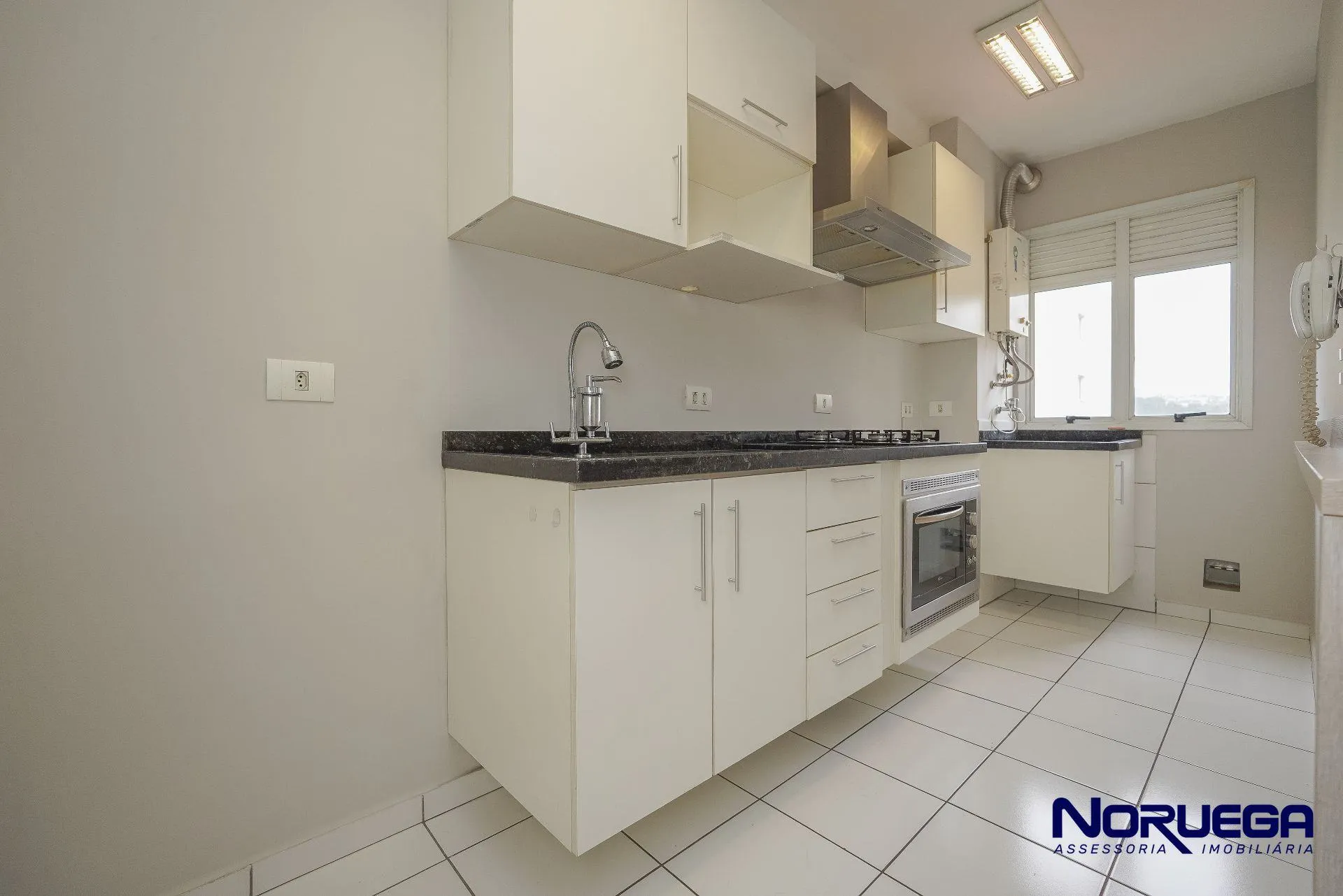 Wood or laminate floors in a 2-bedroom apartment, 88 m² — photo 21