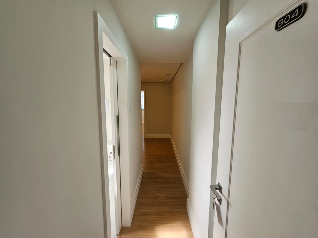 Unfurnished apartment with 2 bedrooms and air conditioning — photo 6