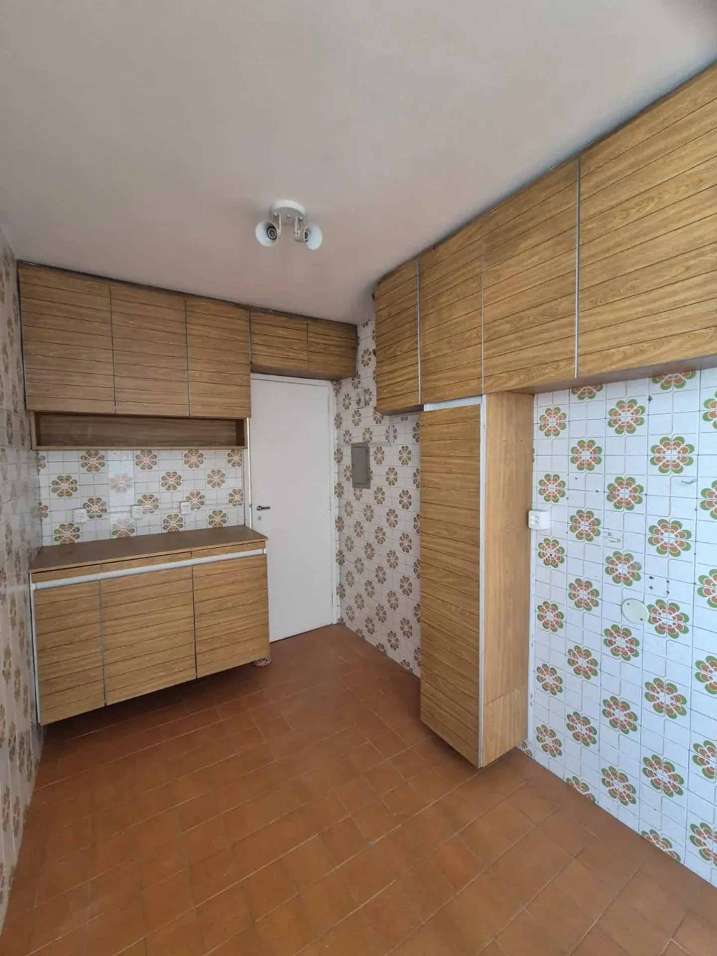 140 m² apartment with a bathtub and a home office — photo 16