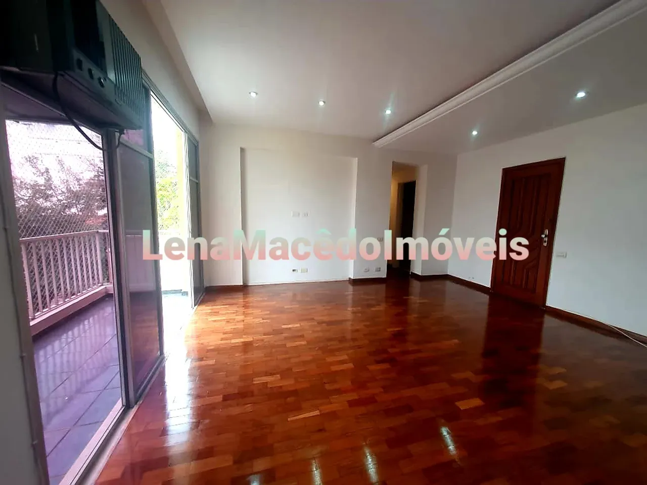 4-bedroom apartment with balcony and 1 parking space — photo 4