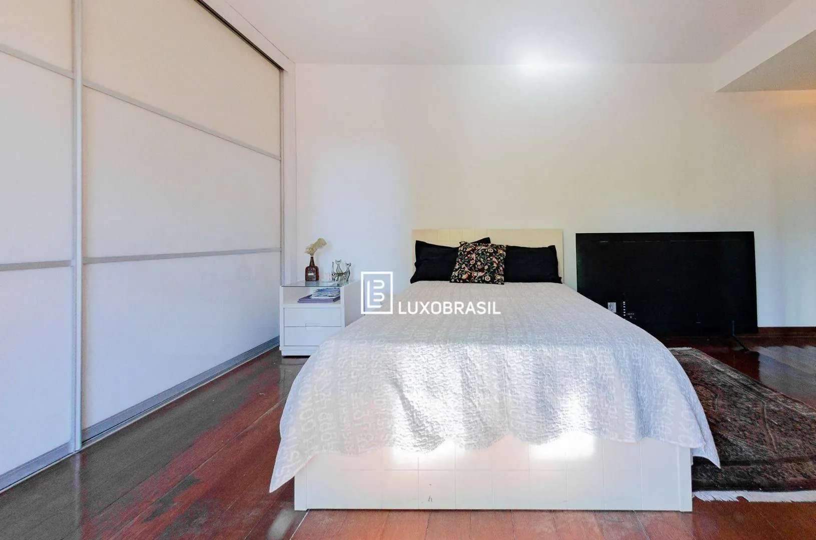 Furnished house with 6 en-suite bedrooms and 9 parking — photo 37