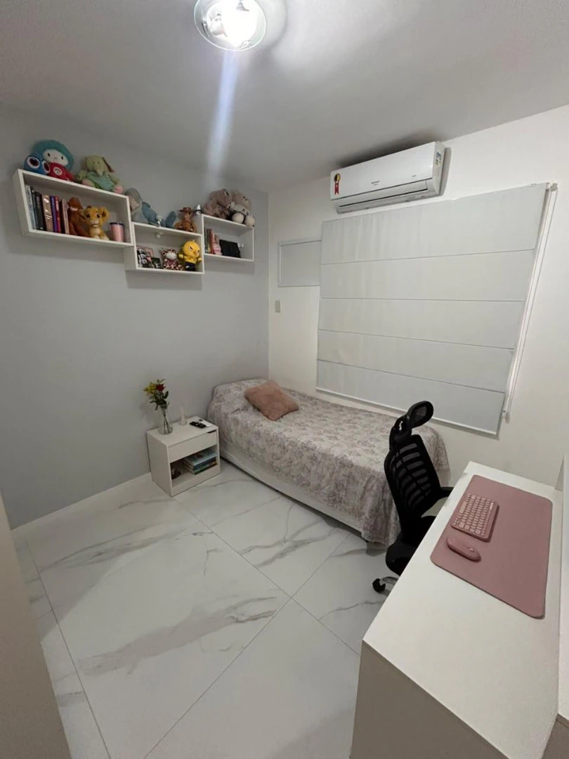 Walk-in closet in a 4-bedroom apartment, 115 m² — photo 16