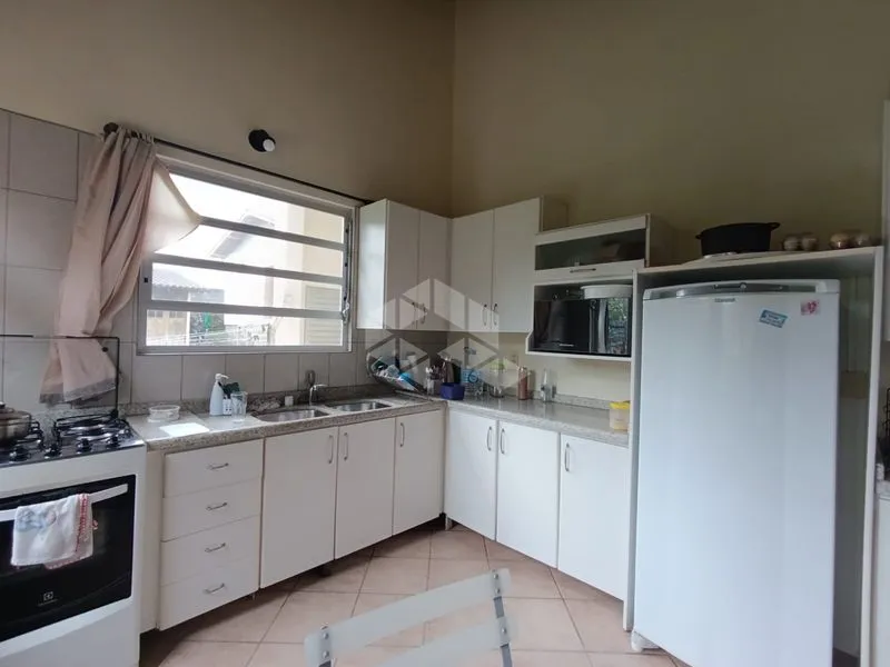 Furnished 360 m² house with 3 bedrooms and 6 parking spaces — photo 3