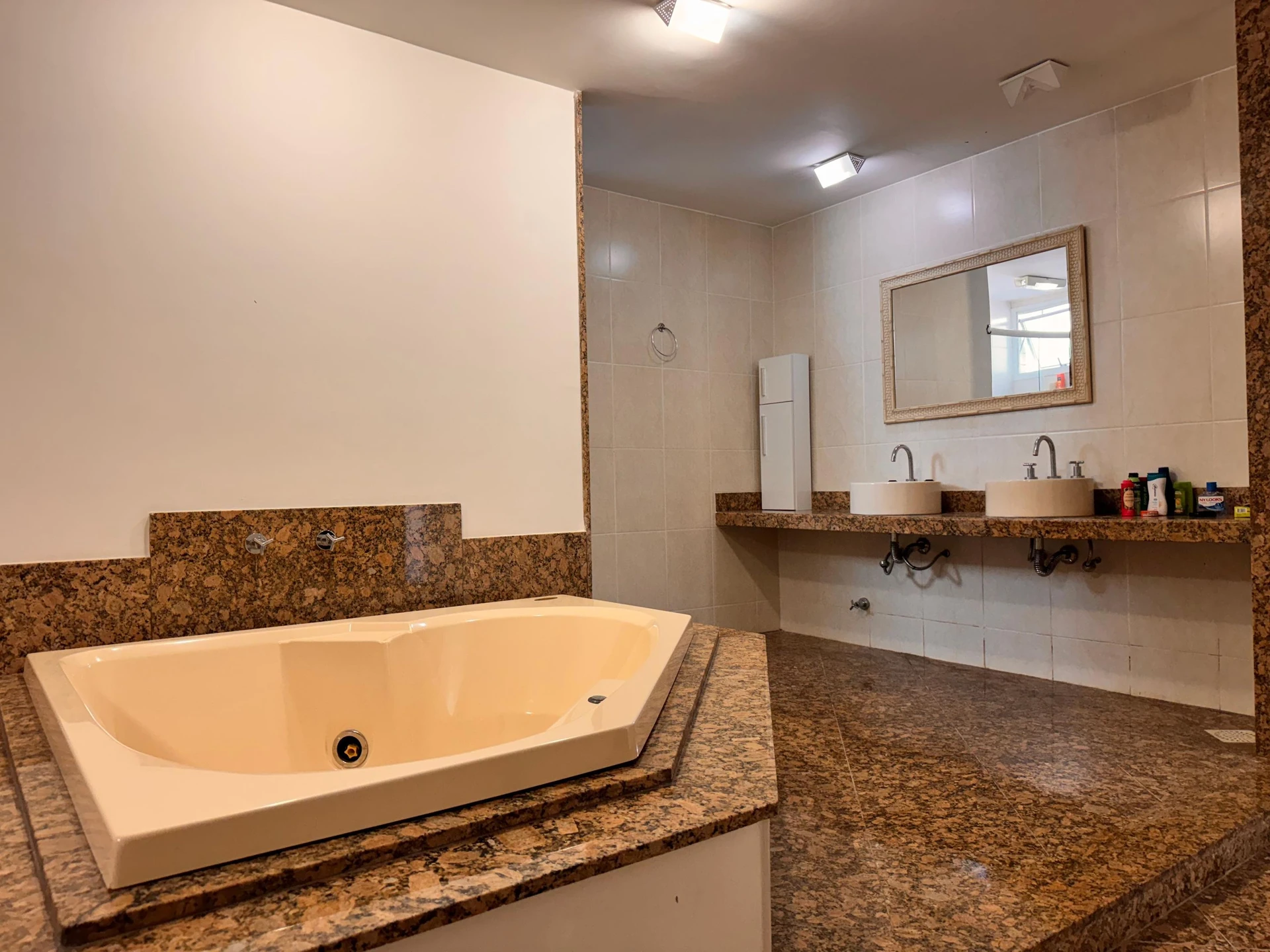 Apartamento, 233 m², com janelas do piso ao teto — photo 10