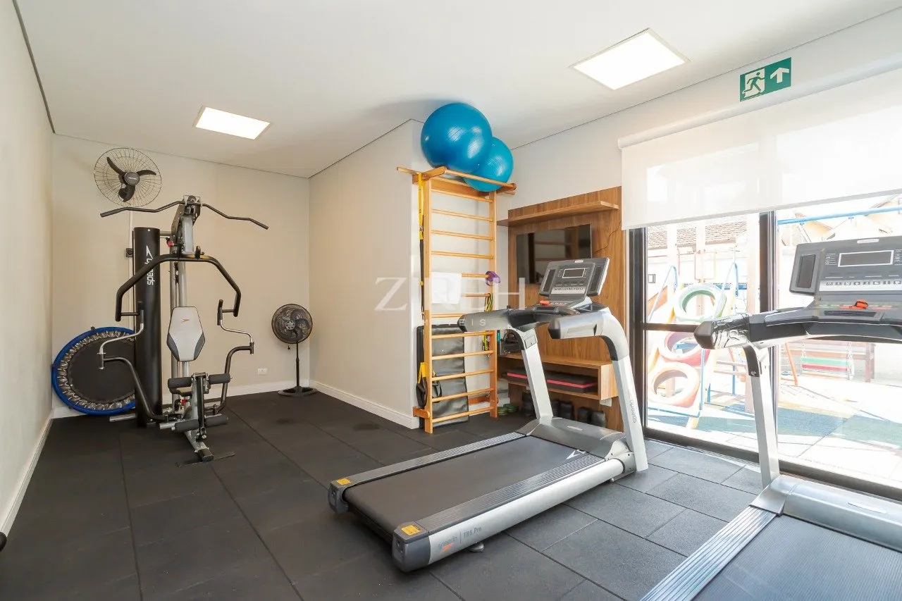 3-bedroom apartment in a building with a gym — photo 15