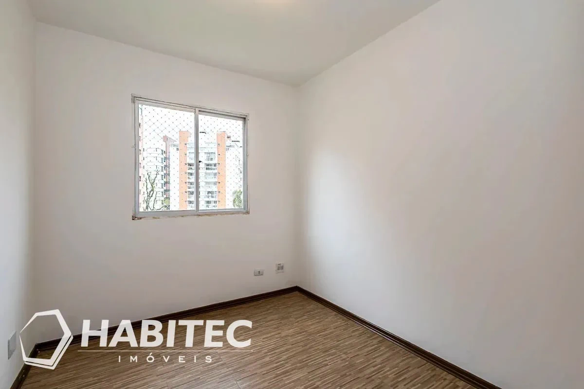 Wood or laminate floors in a 3-bedroom apartment, 102 m² — photo 16