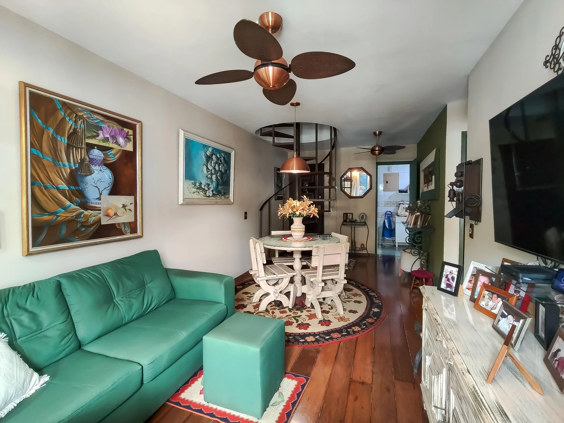Mountain view in a 3-bedroom apartment, 200 m² — photo 27