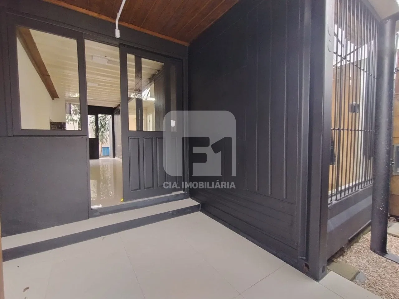 Unfurnished house with 2 bedrooms and a private garden — photo 3