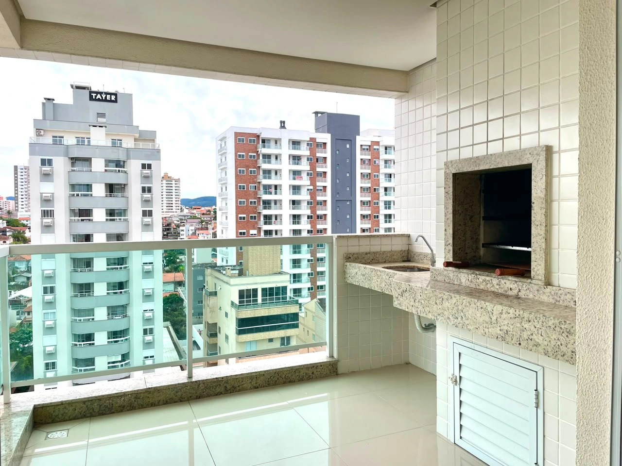 2-bedroom apartment with suite and balcony barbecue