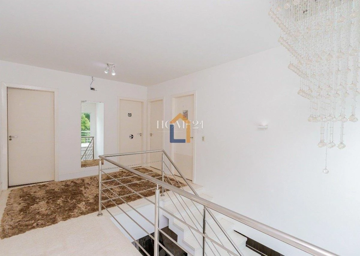 Unfurnished house with 4 bedrooms and open-plan kitchen — photo 11