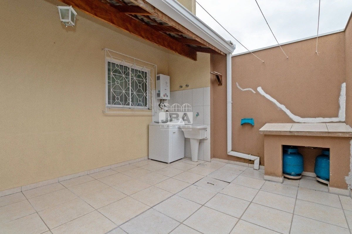 3-bedroom house with a bathtub in Curitiba — photo 13