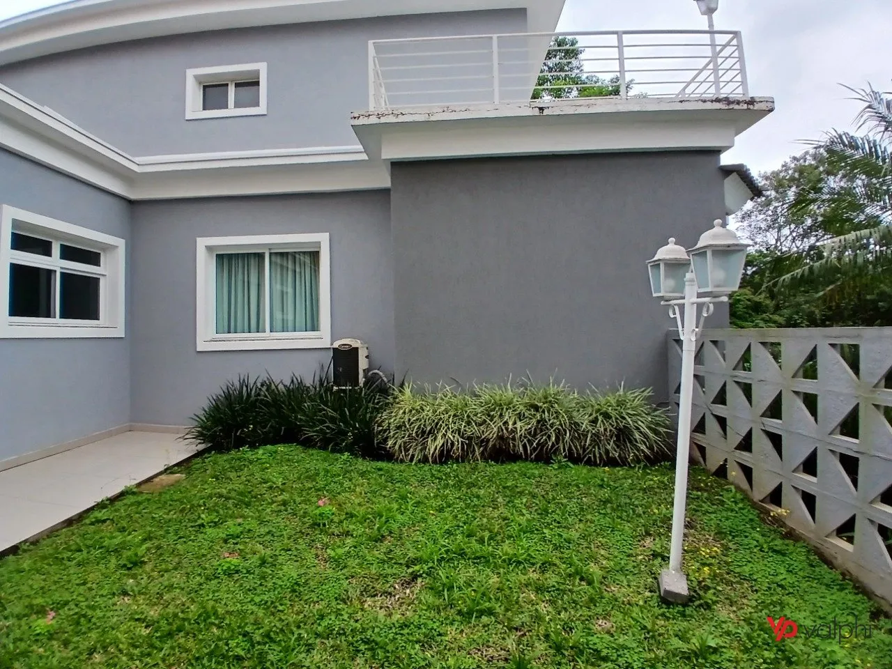 4-bedroom house with a grill on the balcony — photo 83