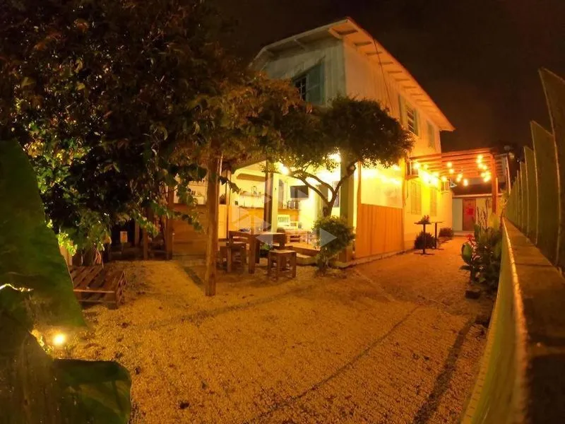 House with 7 bedrooms and 230 m², balcony and garden — photo 13