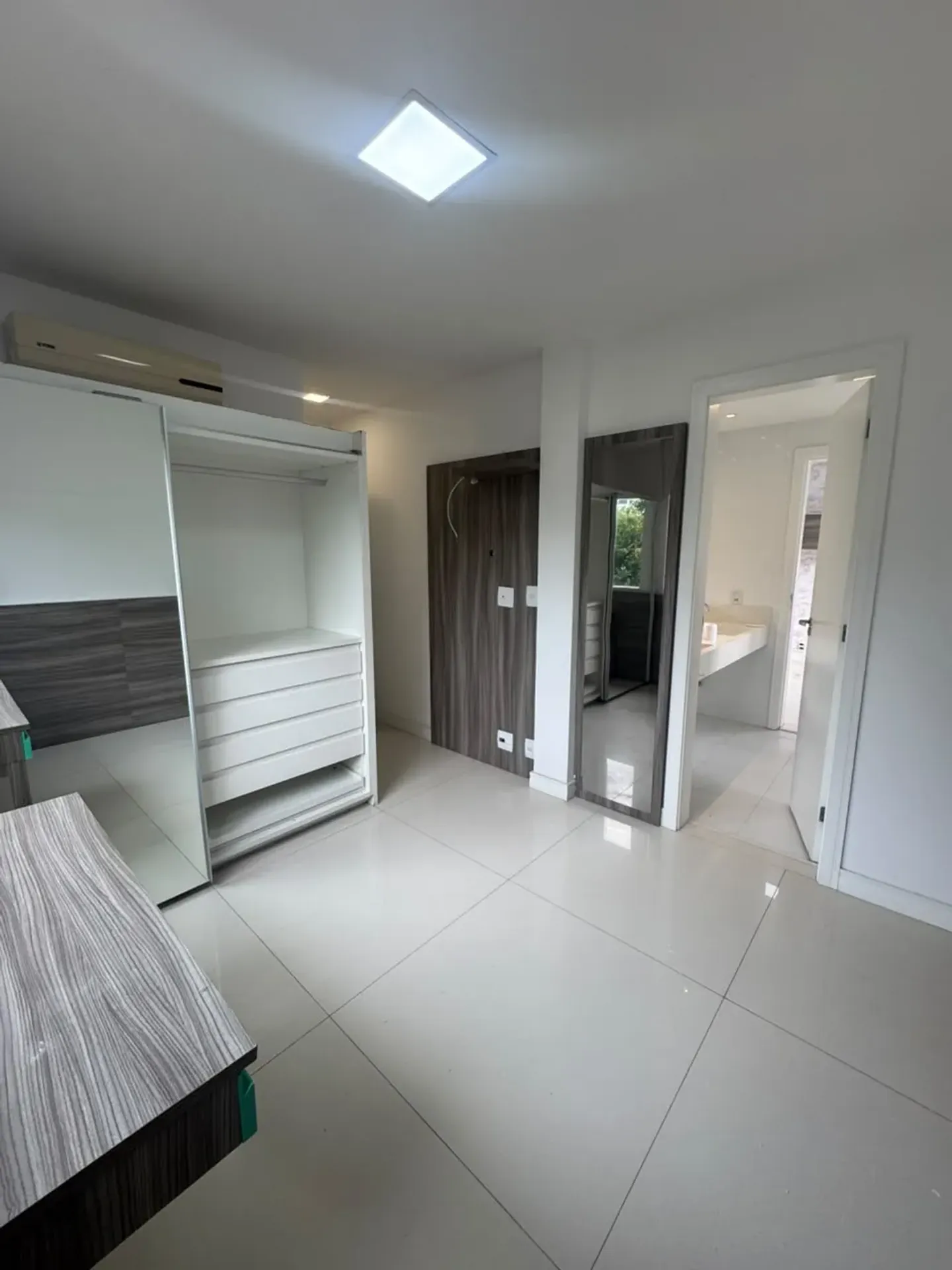House, 300 m², with floor-to-ceiling windows — photo 9