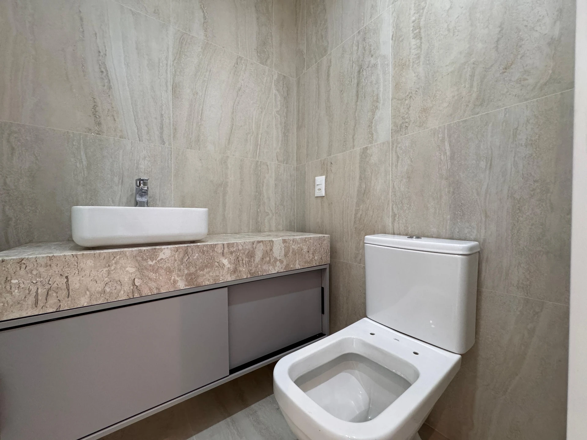 Furnished apartment with 3 en-suite bedrooms and balcony — photo 43