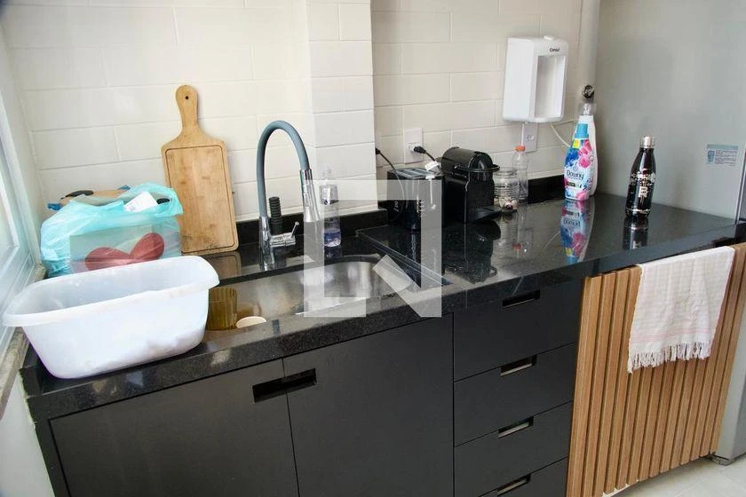 Furnished 1-bedroom apartment with an open-plan kitchen — photo 37
