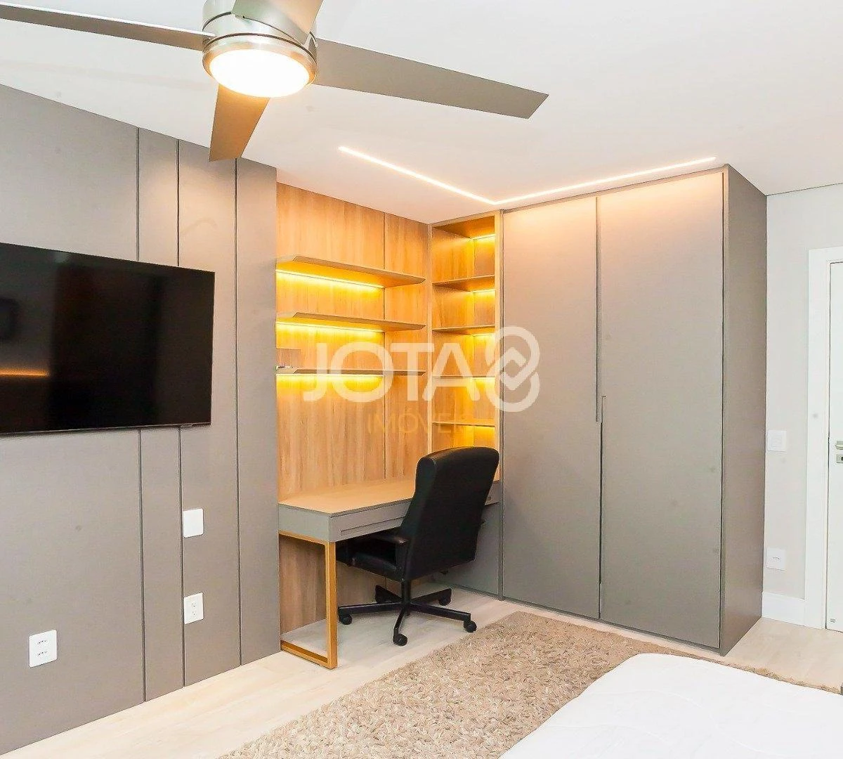 Furnished 3-bedroom apartment with 201 m² — photo 7