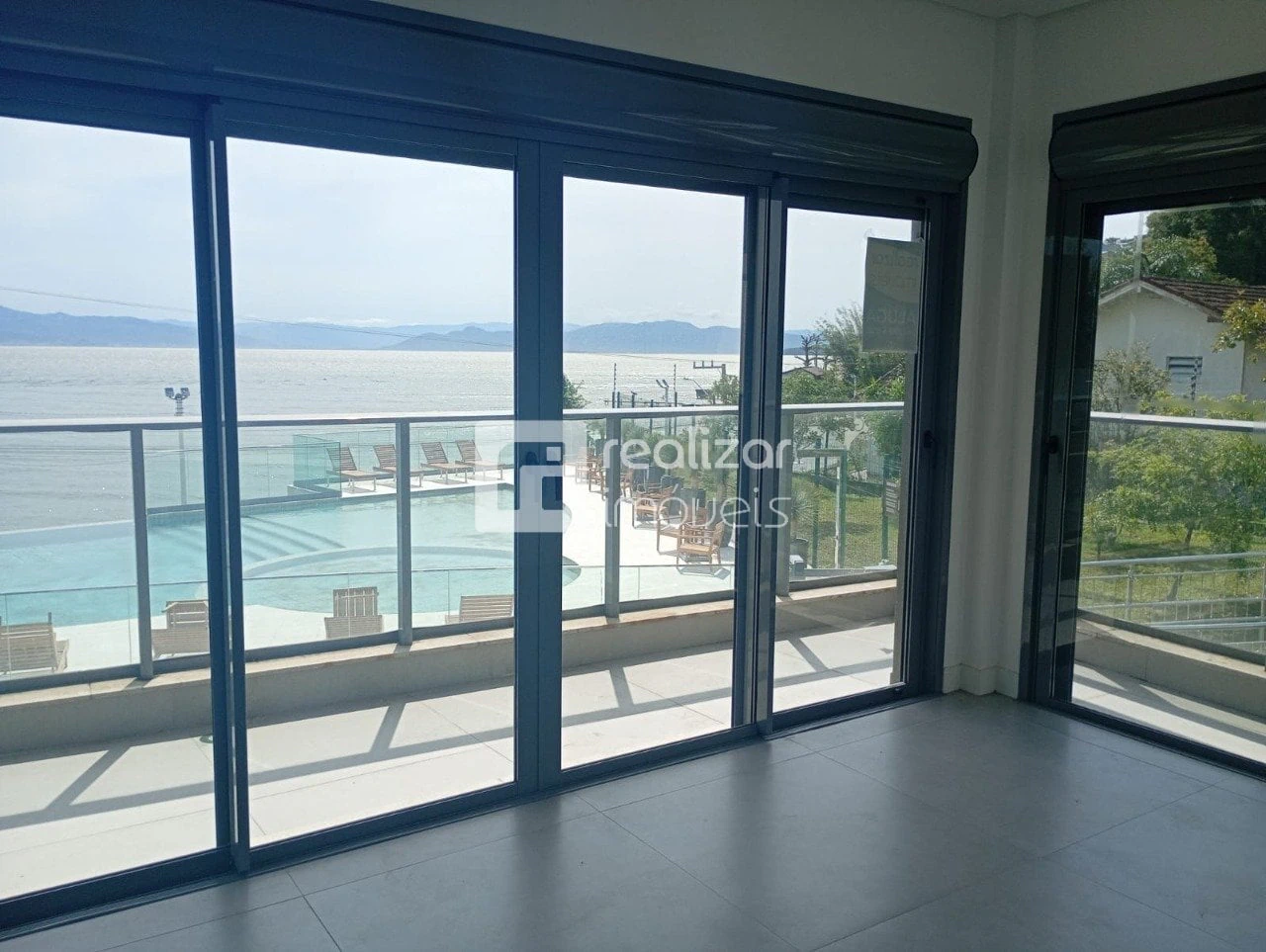 3-bedroom apartment with a water view in Florianópolis — photo 3