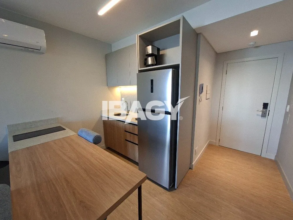 Studio with a glassed-in balcony and open-plan kitchen — photo 157