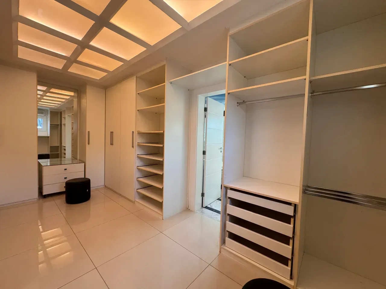 Furnished 800 m² house on the 4th floor with 8 parking spots — photo 31